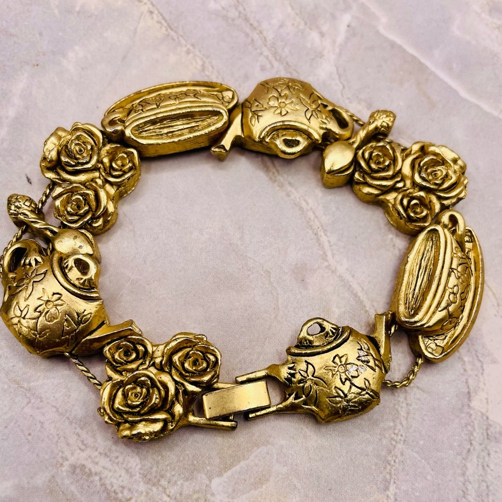 Gold Tone Tea Pot,Cup,Spoon, and Flowers Slide Charm Bracelet. Size 7 1/2 inches